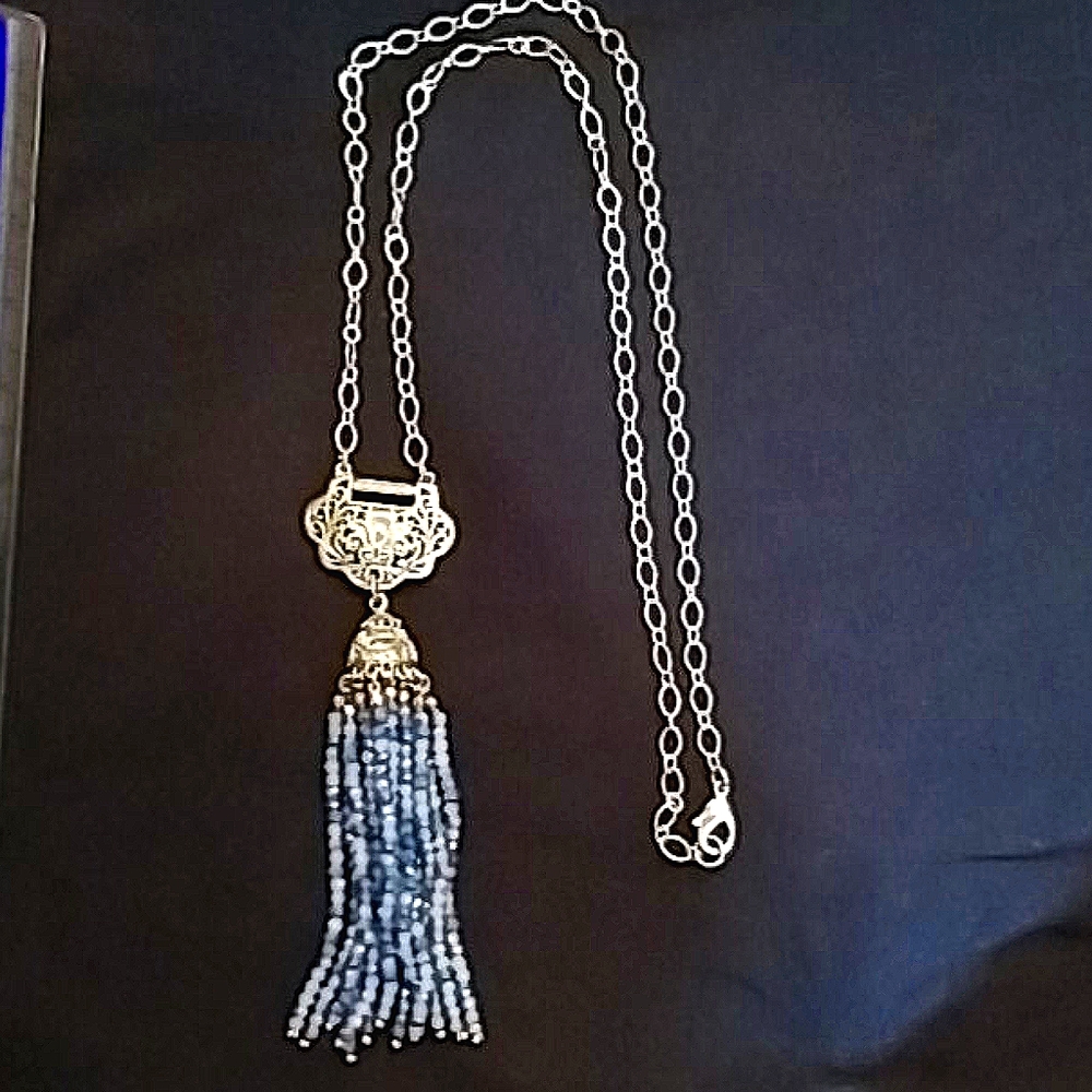 Necklace w/beaded tassel pendant